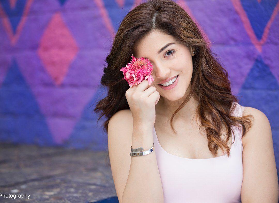 Angel Mehreen Pirzada Looks Absolutely Stunning Photos