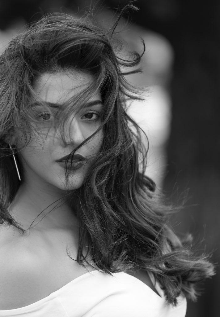 Angel Mehreen Pirzada Looks Absolutely Stunning Photos