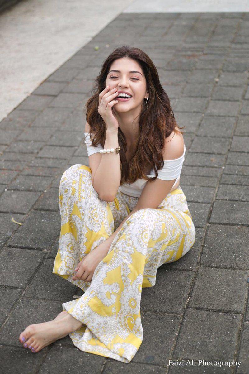 Angel Mehreen Pirzada Looks Absolutely Stunning Photos