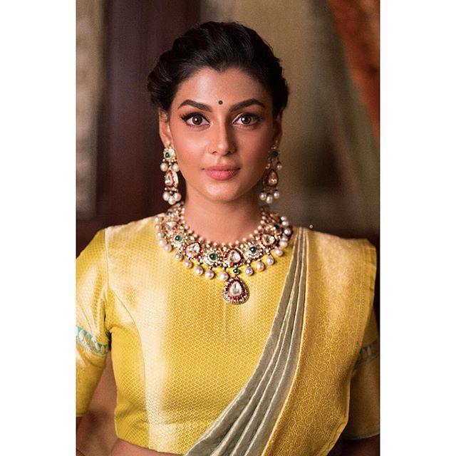 Anisha Ambrose Latest Unseen Photo Stills