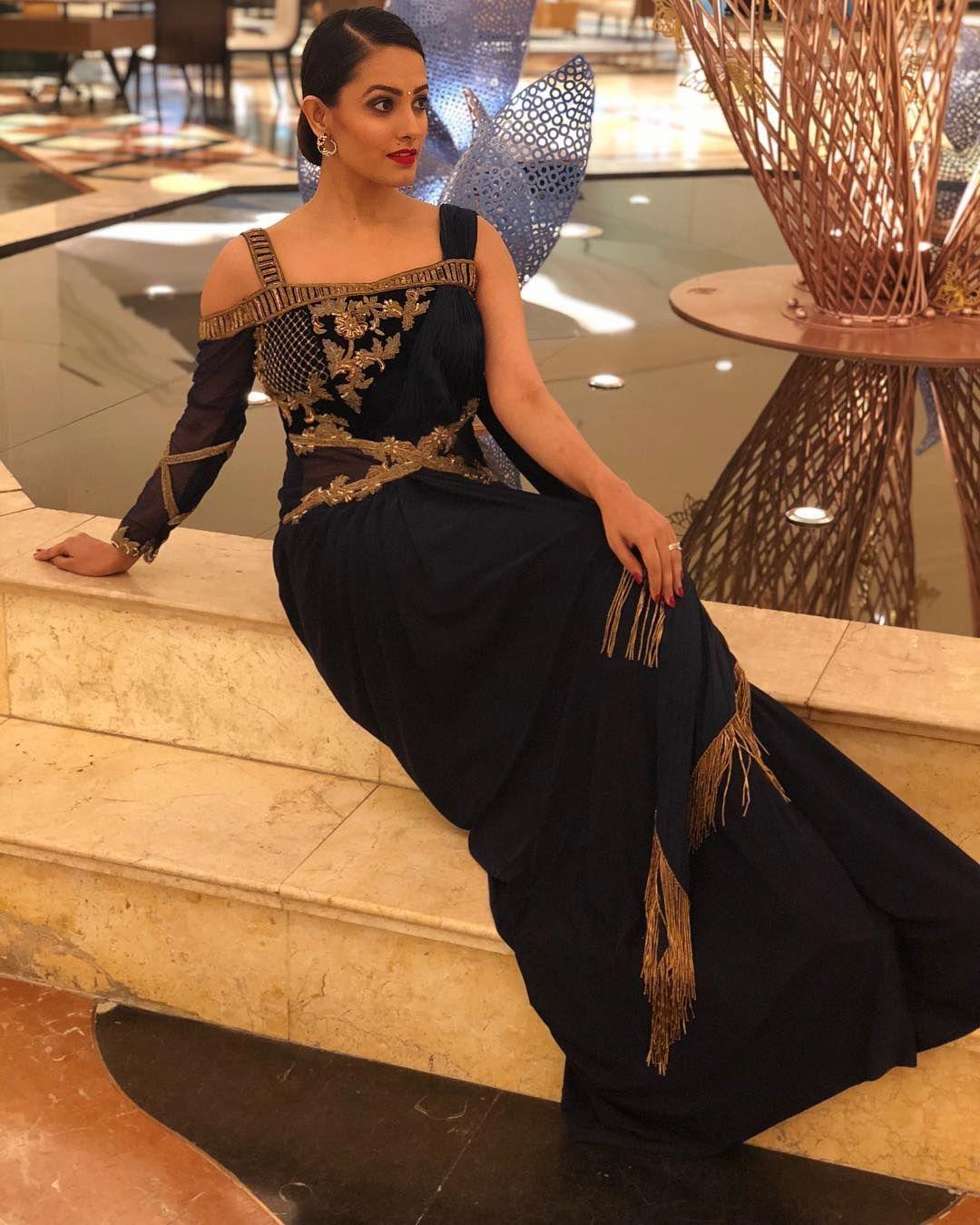 Anita Hassanandani looked gorgeous in the new Saree! | NewsTrack English 1