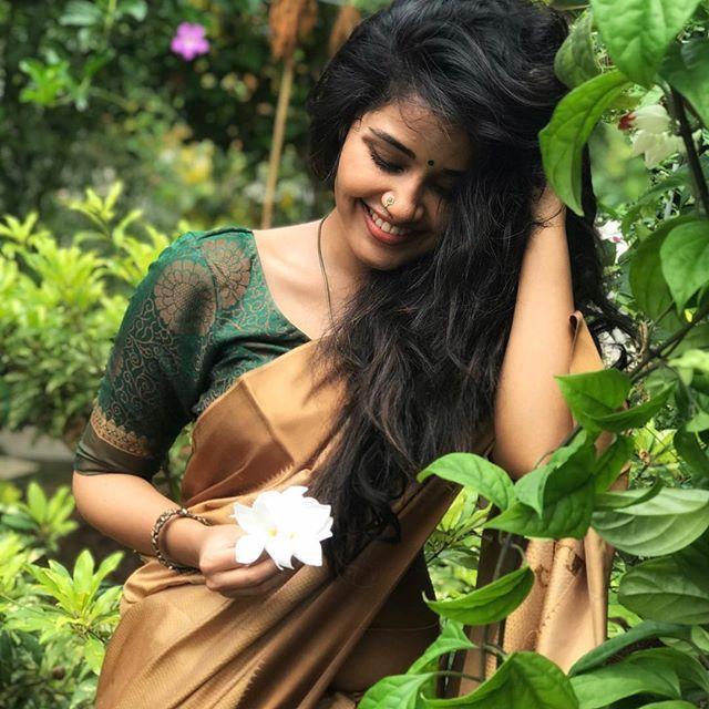 Anupama Parameshwaran Sari Images