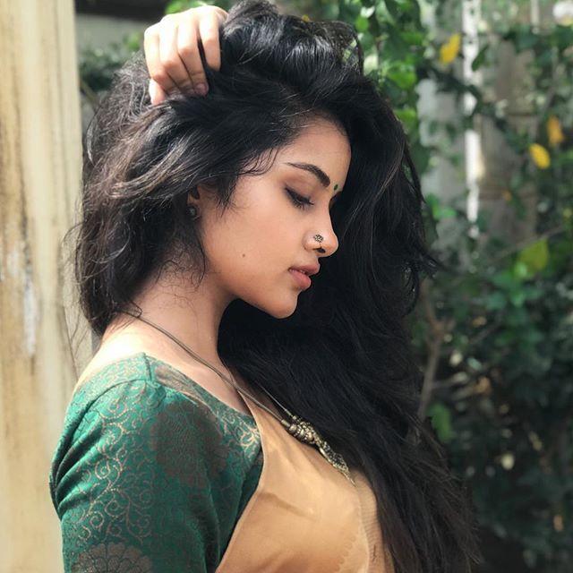 Anupama Parameshwaran Sari Images