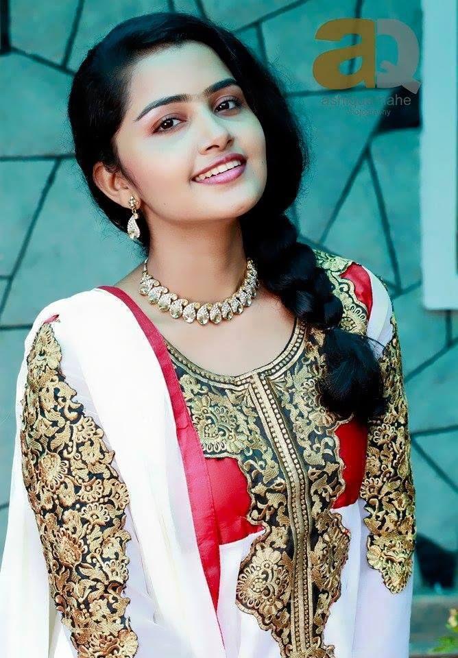 Anupama Parameswaran LEAKED Hot Photos