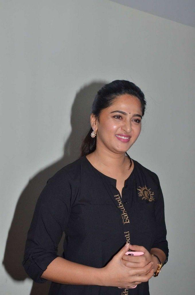 Anushka Stills At Baahubali 2 Tamil Film Press Meet