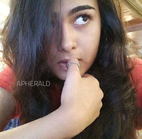 Arjun Reddy Fame Shalini Pandey Rare & Unseen Photos