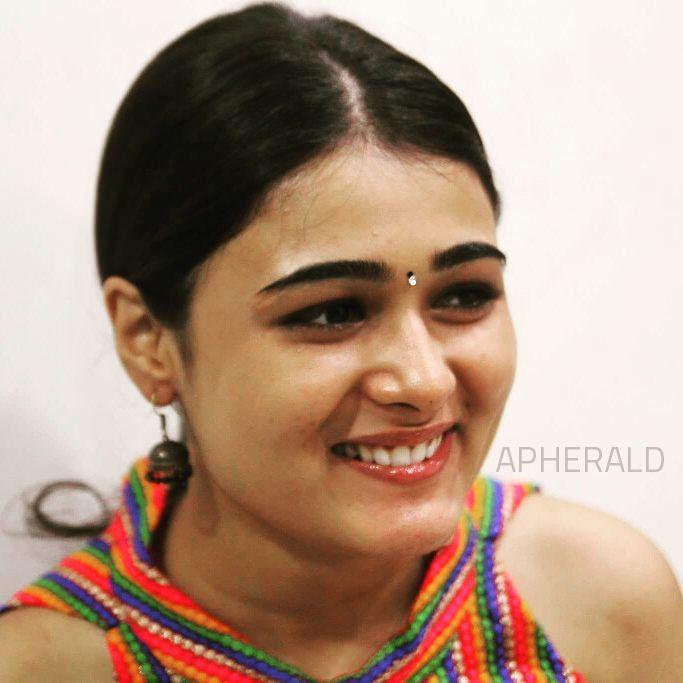 Arjun Reddy Fame Shalini Pandey Rare & Unseen Photos