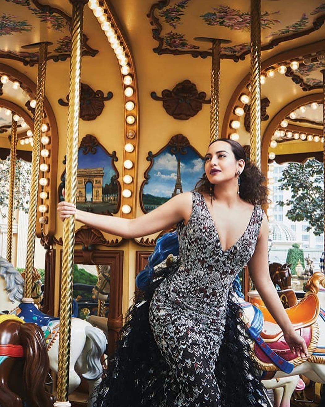 Astonishing Sonakshi Sinha Pics