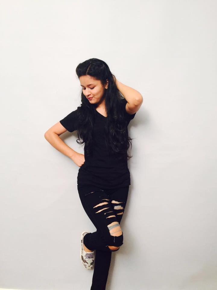 Avneet Kaur Beautiful HD Wallpapers