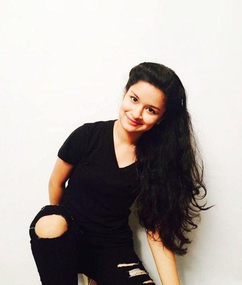 Avneet Kaur Beautiful HD Wallpapers