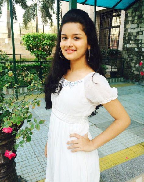 Avneet Kaur Beautiful HD Wallpapers