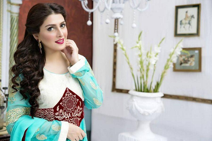 Ayeza Khan Latest Beautiful Stills