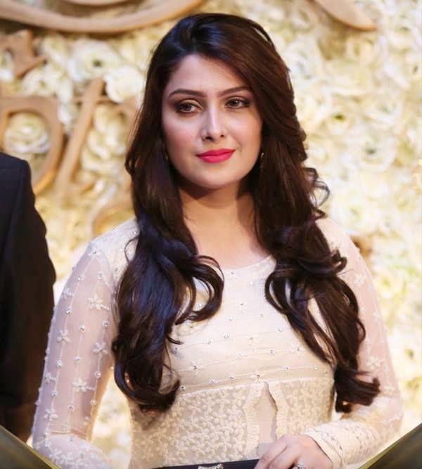 Ayeza Khan Latest Beautiful Stills