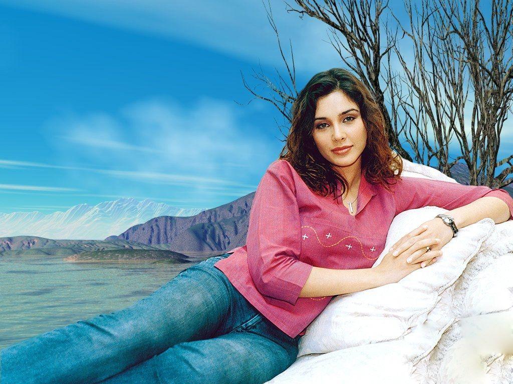 B'day Special: Actress Lisa Ray Latest Hot Unseen Photos Collections