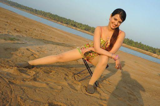 Actress Saloni Rare & Unseen Hot Photos Collections