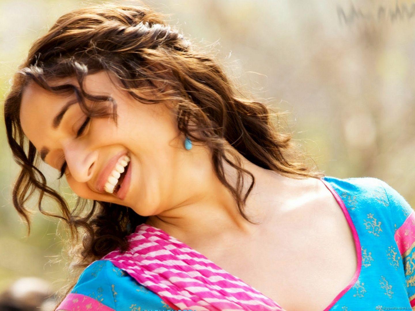 B'day Special: Hot Smiling And Cute Look Images Of Madhuri Dixit