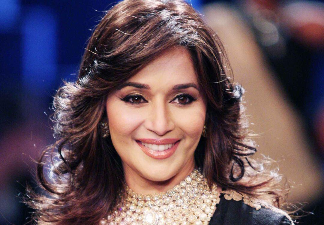 B'day Special: Hot Smiling And Cute Look Images Of Madhuri Dixit