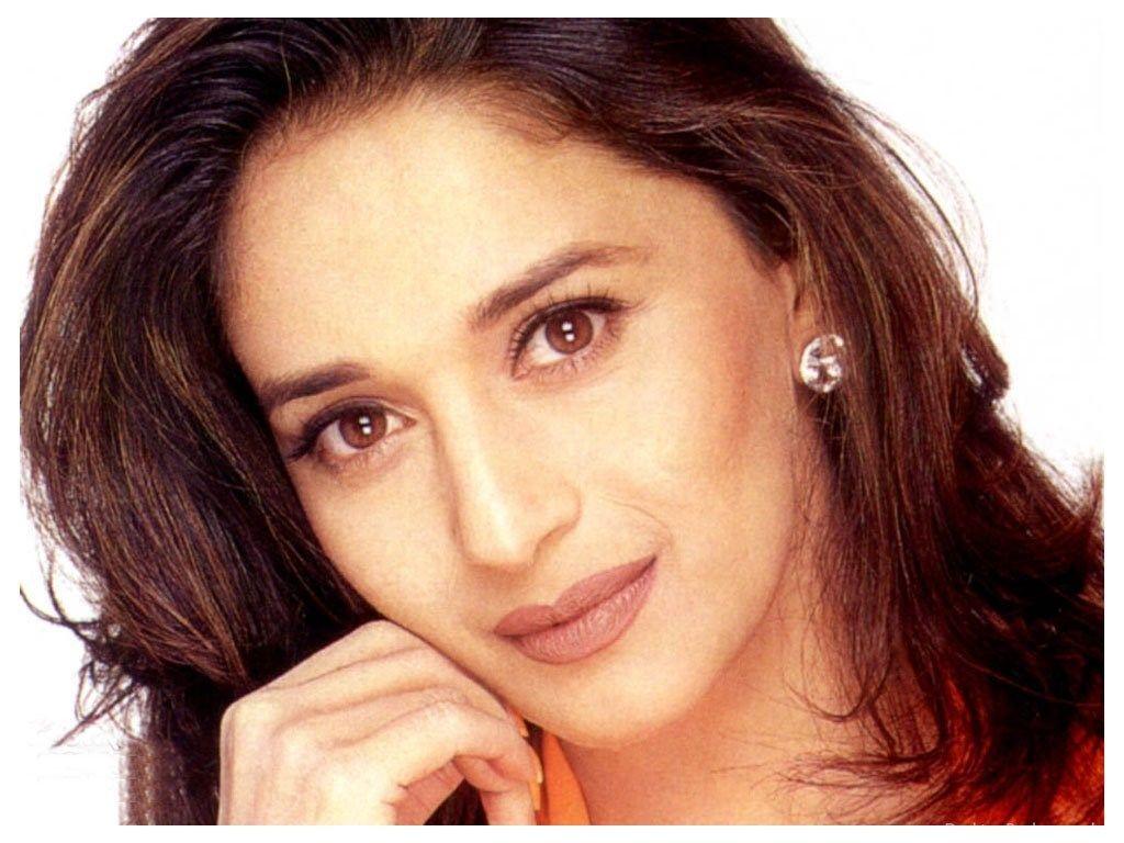 B'day Special: Hot Smiling And Cute Look Images Of Madhuri Dixit