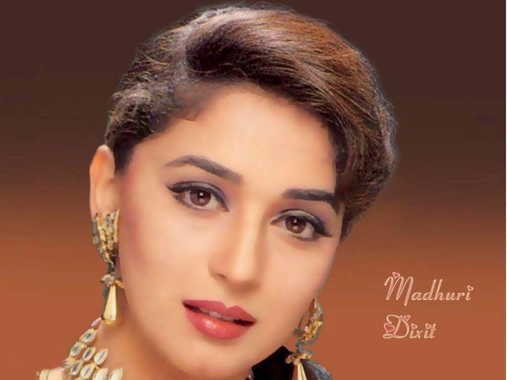 B'day Special: Hot Smiling And Cute Look Images Of Madhuri Dixit