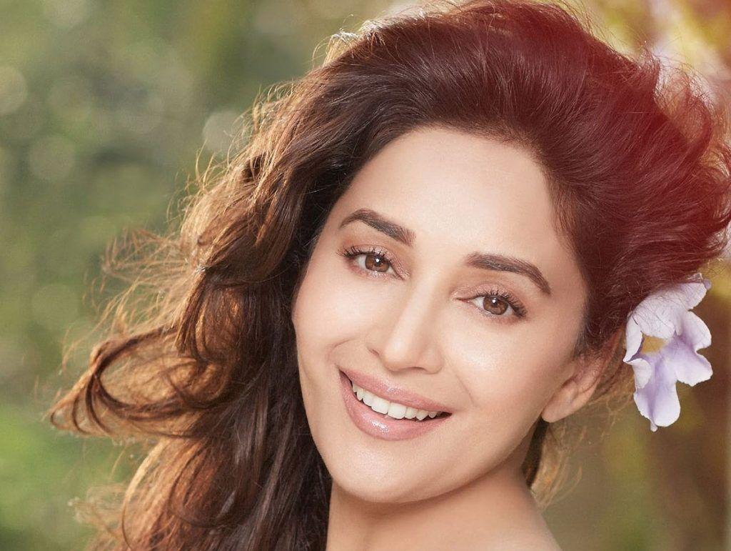 B'day Special: Hot Smiling And Cute Look Images Of Madhuri Dixit