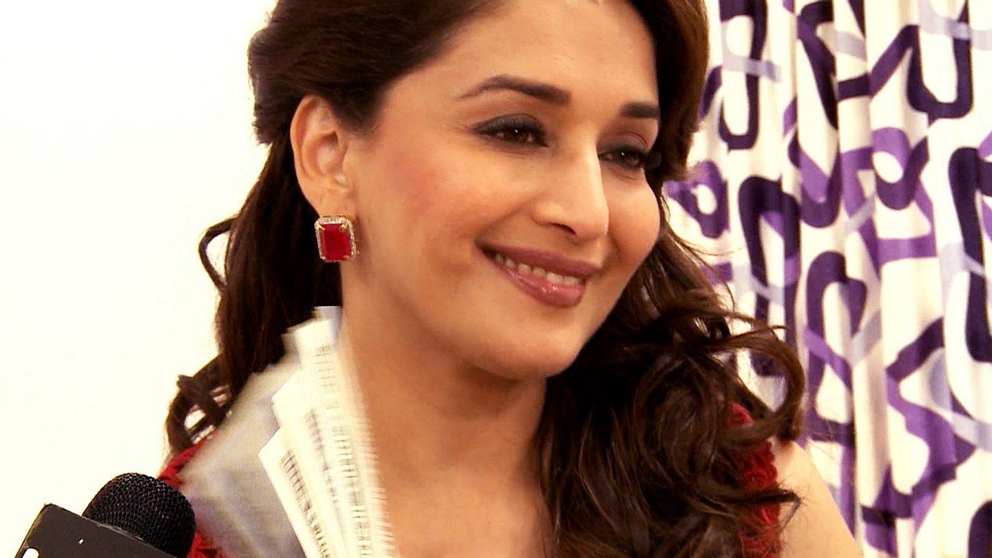 B'day Special: Hot Smiling And Cute Look Images Of Madhuri Dixit