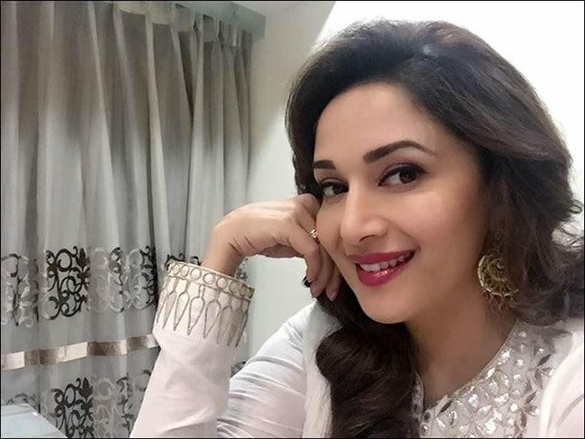 B'day Special: Hot Smiling And Cute Look Images Of Madhuri Dixit