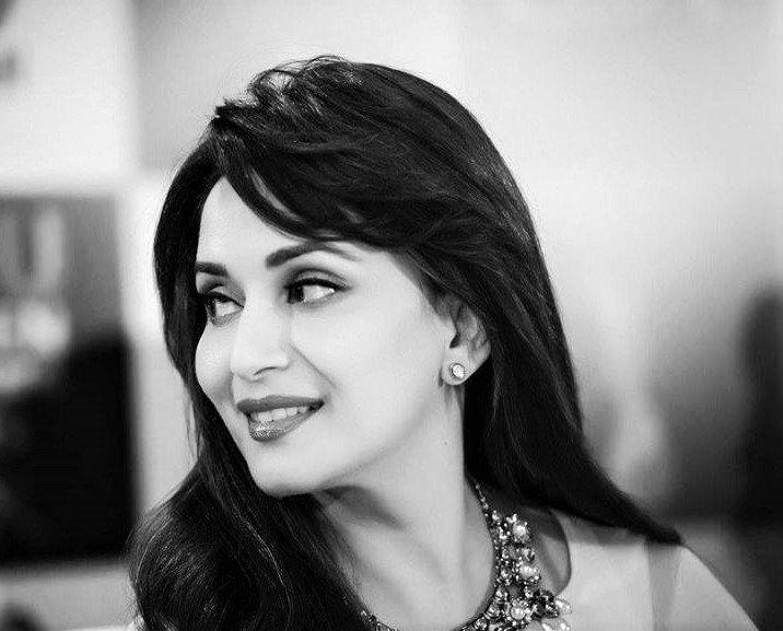 B'day Special: Hot Smiling And Cute Look Images Of Madhuri Dixit