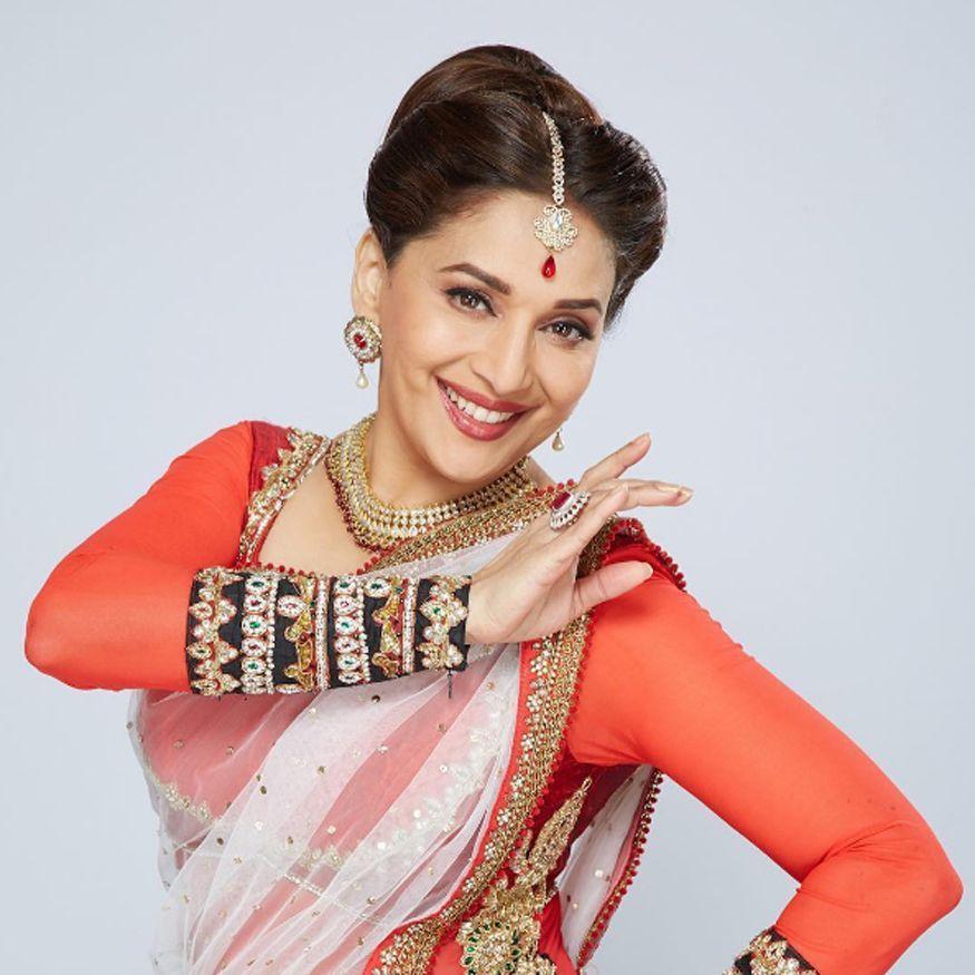B'day Special: Hot Smiling And Cute Look Images Of Madhuri Dixit