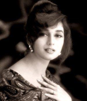 B'day Special: Hot Smiling And Cute Look Images Of Madhuri Dixit