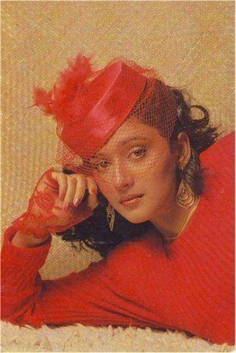 B'day Special: Hot Smiling And Cute Look Images Of Madhuri Dixit