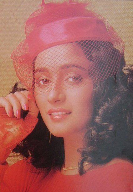 B'day Special: Hot Smiling And Cute Look Images Of Madhuri Dixit