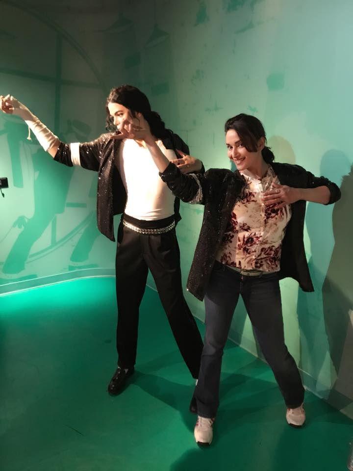 B'day Special: Hot Smiling And Cute Look Images Of Madhuri Dixit