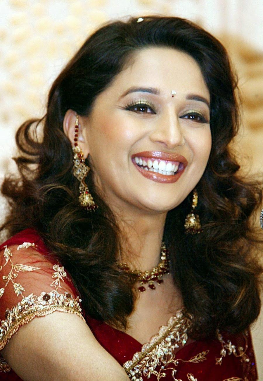 B'day Special: Hot Smiling And Cute Look Images Of Madhuri Dixit