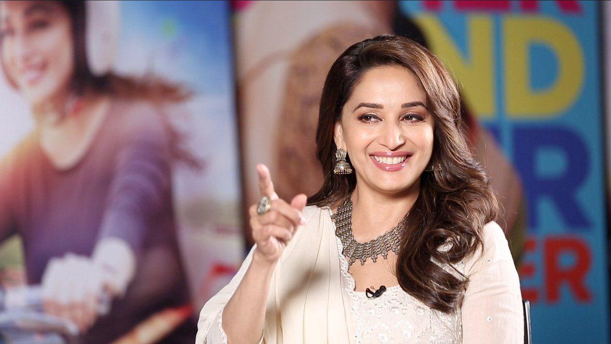 B'day Special: Hot Smiling And Cute Look Images Of Madhuri Dixit