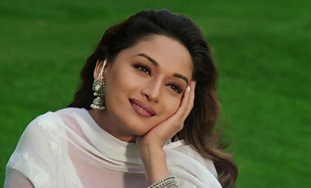 B'day Special: Hot Smiling And Cute Look Images Of Madhuri Dixit