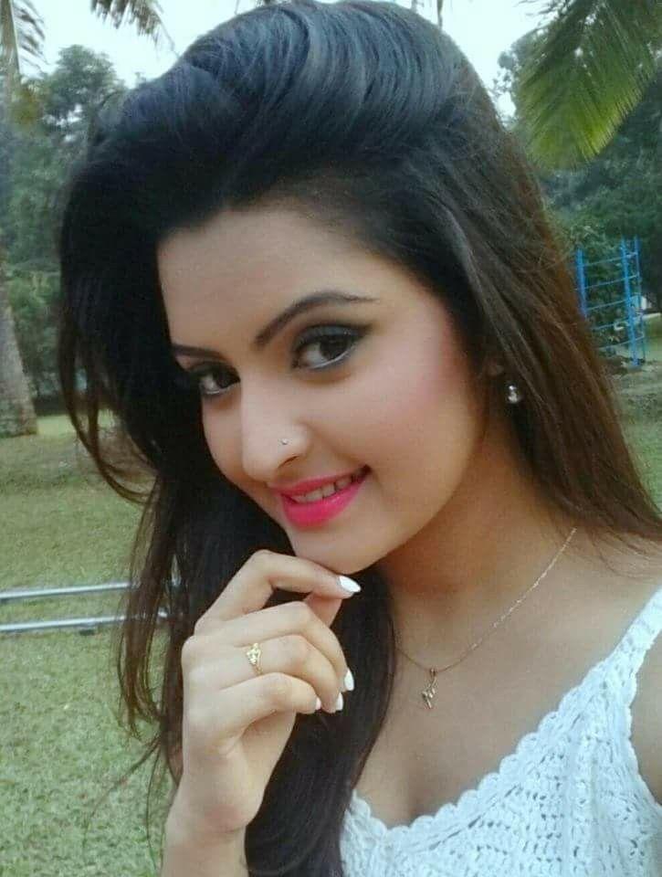 Bangladeshi Actress Pori Moni Beauty And Lipsticks Unseen Pics