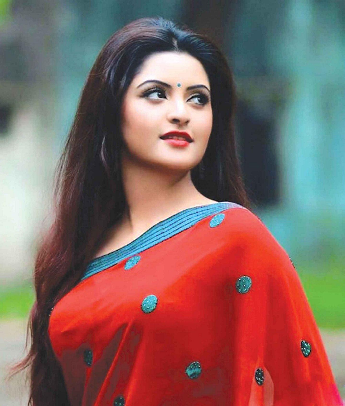 Bangladeshi Actress Pori Moni Beauty And Lipsticks Unseen Pics.
