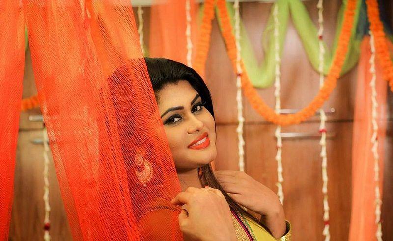 Bangladeshi hot actress Moumita Mow Unseen photos