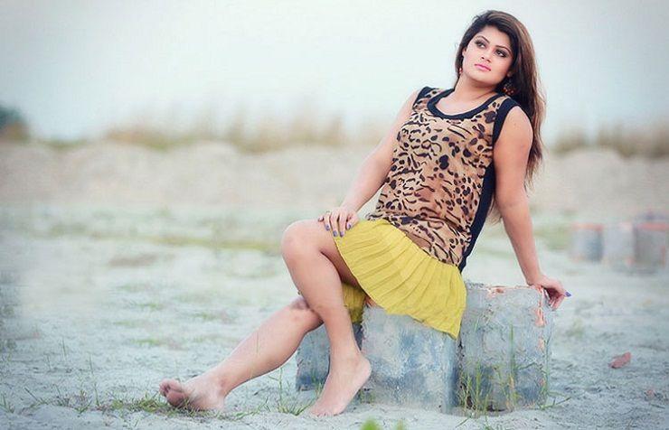 Bangladeshi hot actress Moumita Mow Unseen photos