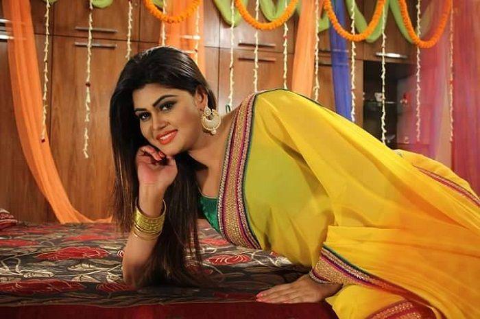 Bangladeshi hot actress Moumita Mow Unseen photos