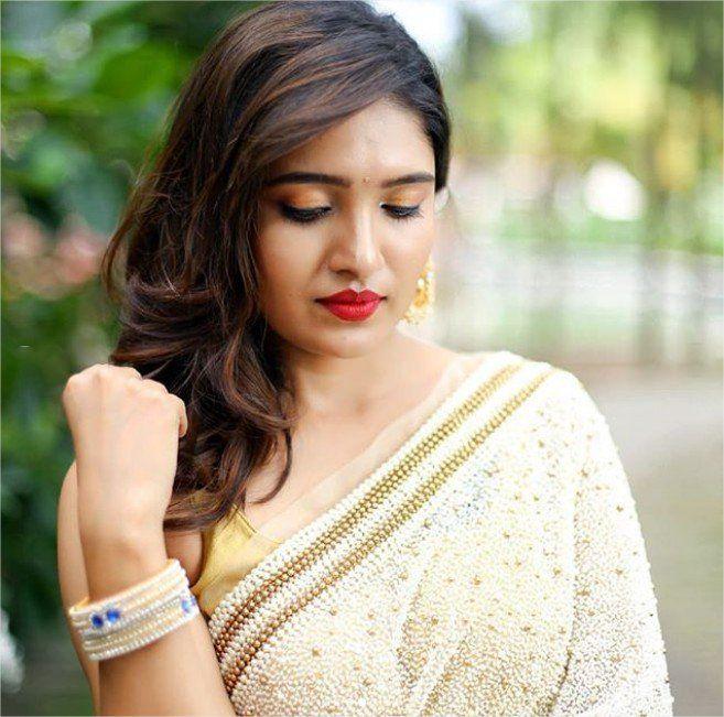 Beautiful Actress Vani Bhojan pics from a latest Photoshoot Stills