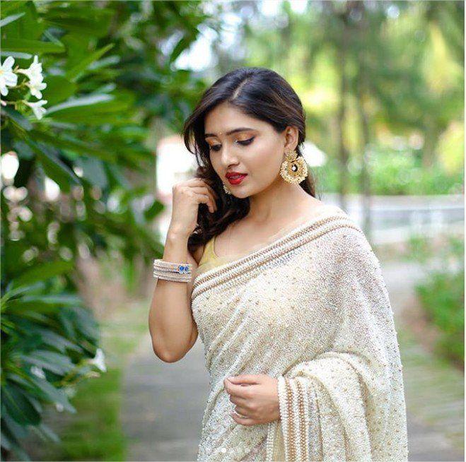 Beautiful Actress Vani Bhojan pics from a latest Photoshoot Stills