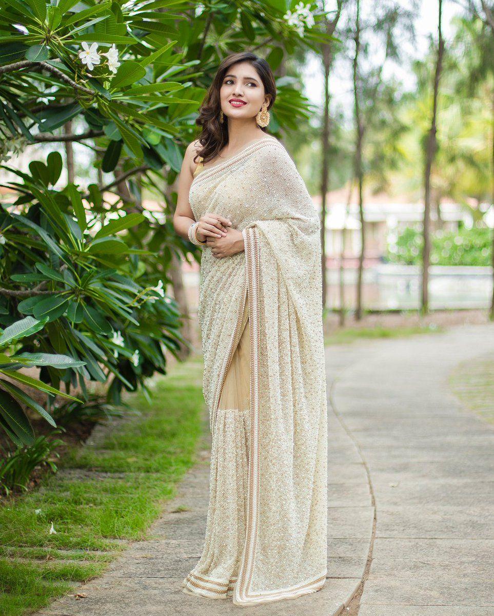 Beautiful Actress Vani Bhojan pics from a latest Photoshoot Stills