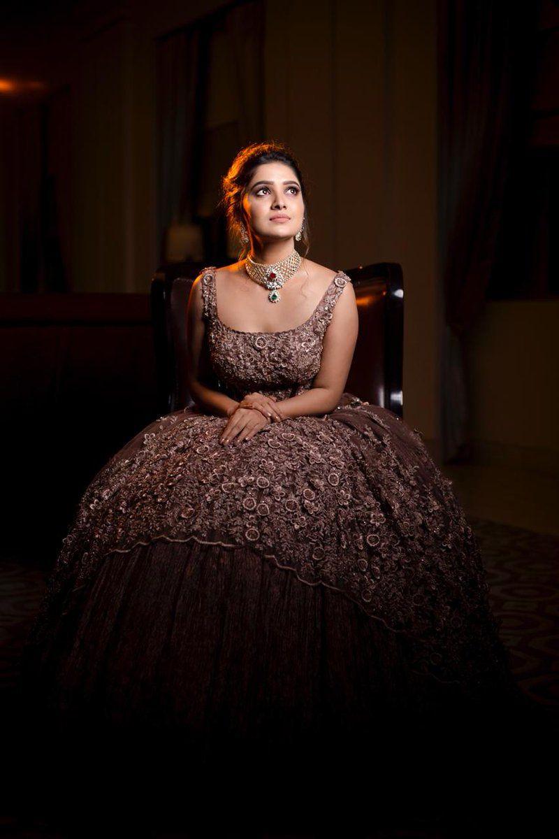 Beautiful Actress Vani Bhojan pics from a latest Photoshoot Stills