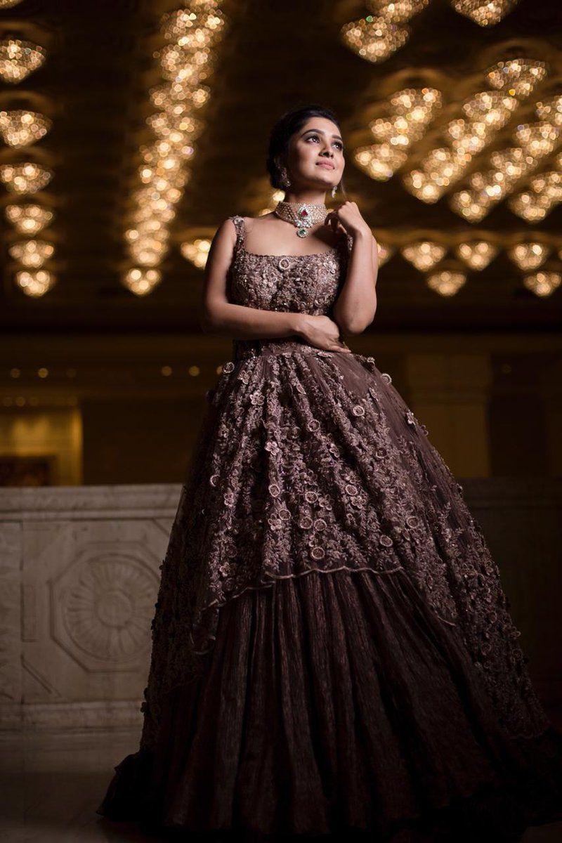 Beautiful Actress Vani Bhojan pics from a latest Photoshoot Stills