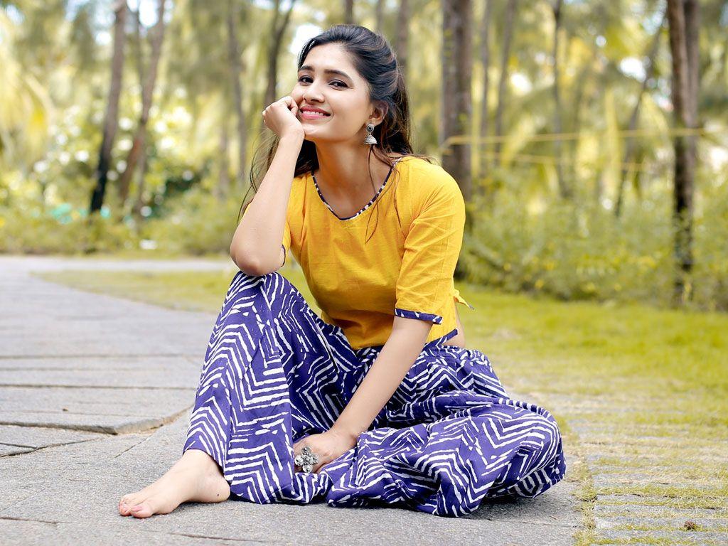 Beautiful Actress Vani Bhojan pics from a latest Photoshoot Stills