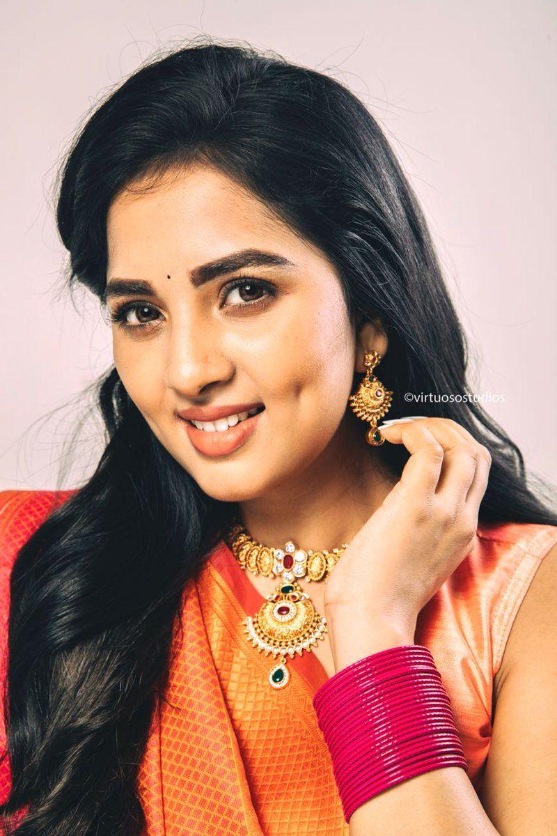 Beautiful Click's of Gorgeous Dimple Beauty Sruthi Dange Stills