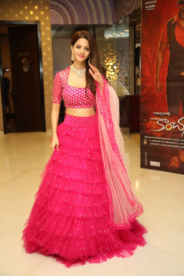 Beautiful HD Photos Of Vedhika