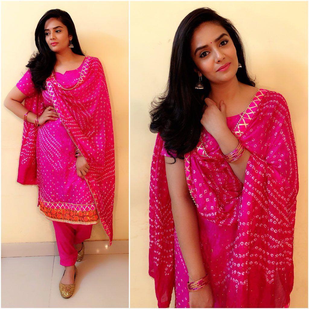 Beauty Actress/Anchor Sreemukhi Looks Super Unseen Photos
