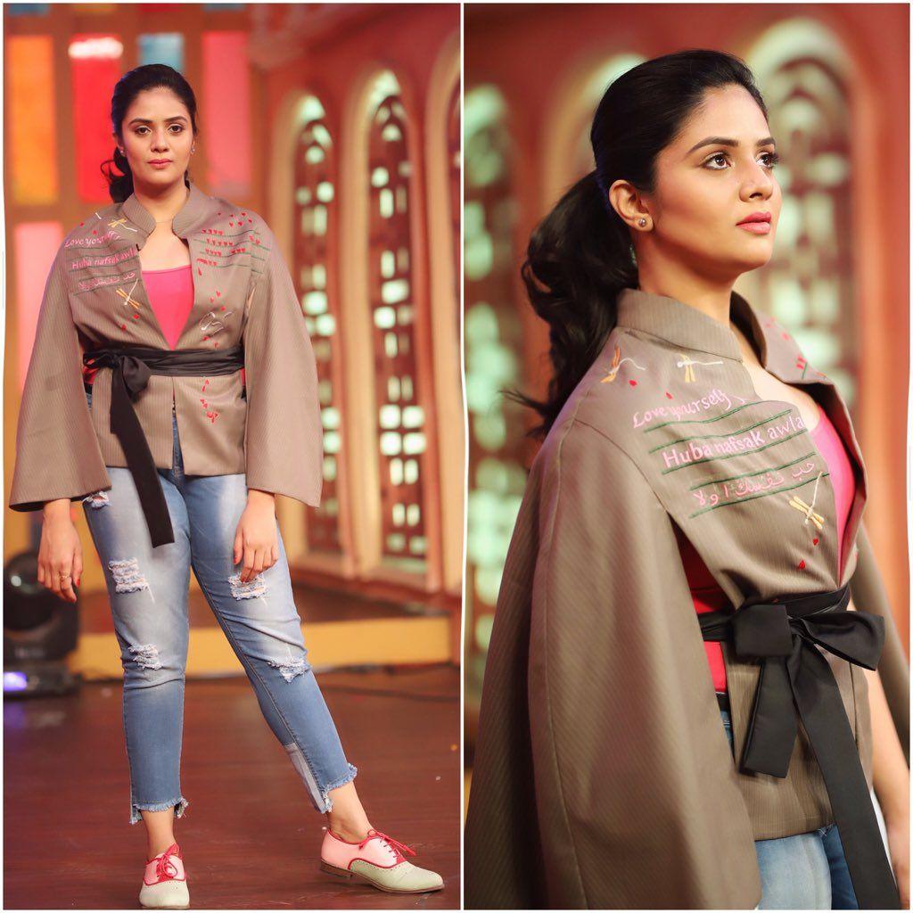 Beauty Actress/Anchor Sreemukhi Looks Super Unseen Photos